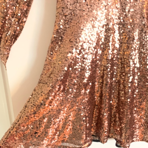 NWT LuLu’s rose gold sequin skater dress - Picture 8 of 10